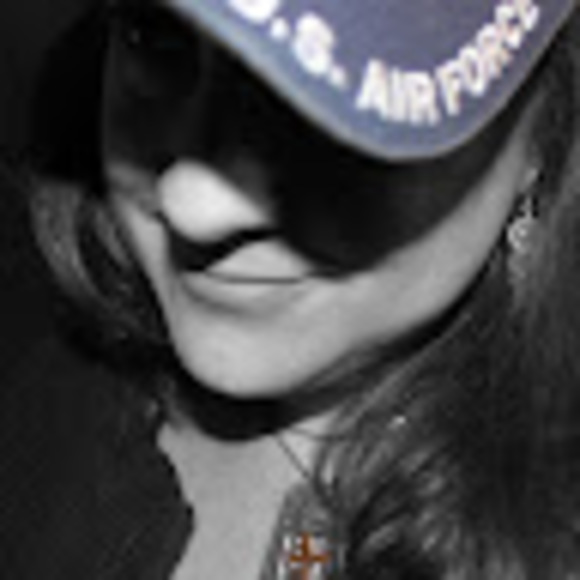 Meet your Posher, Nicole - Picture 1 of 1